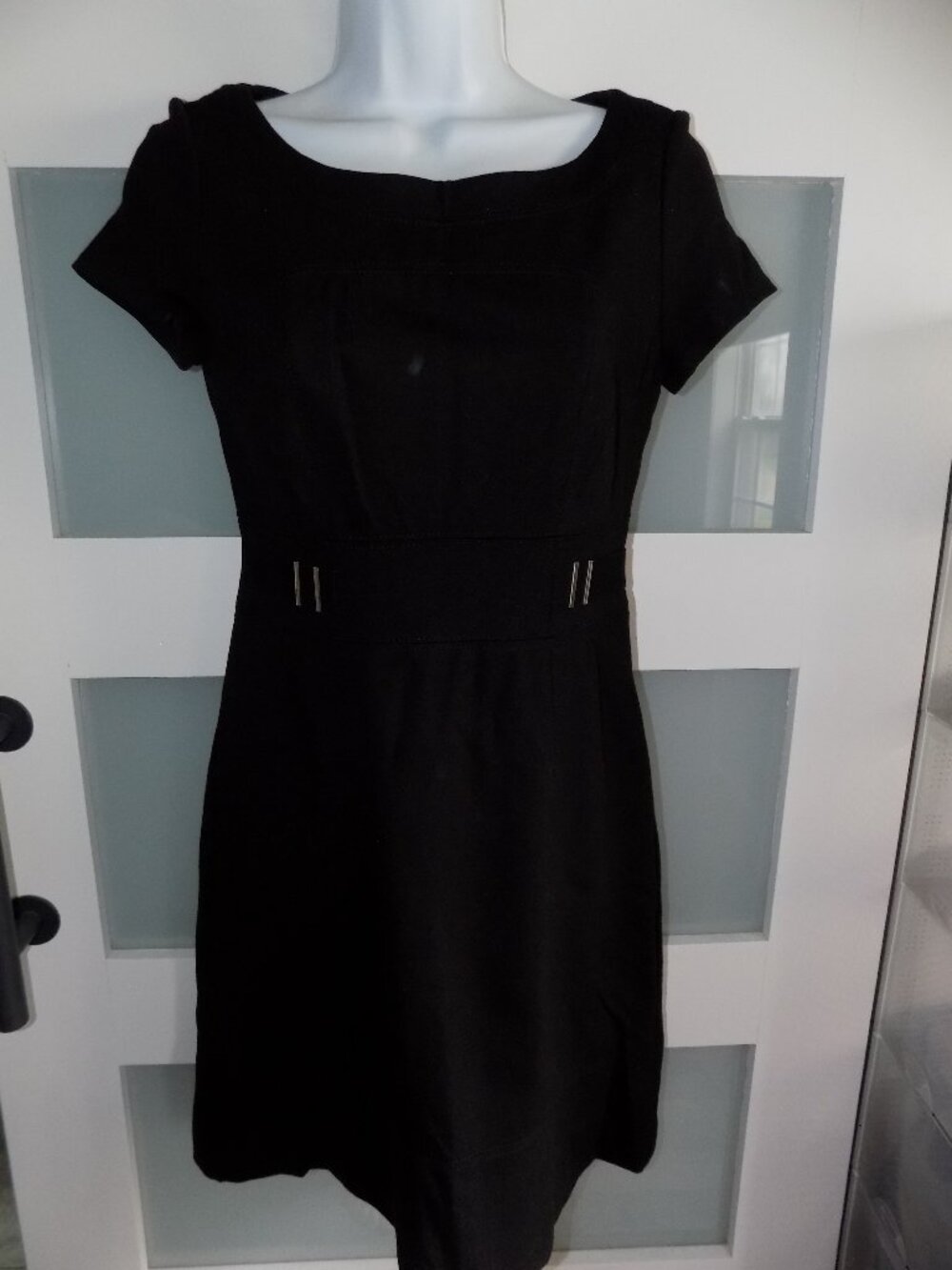 White House Black Market Scoop Neck SS Black Sheath Dress Size 00 Women's